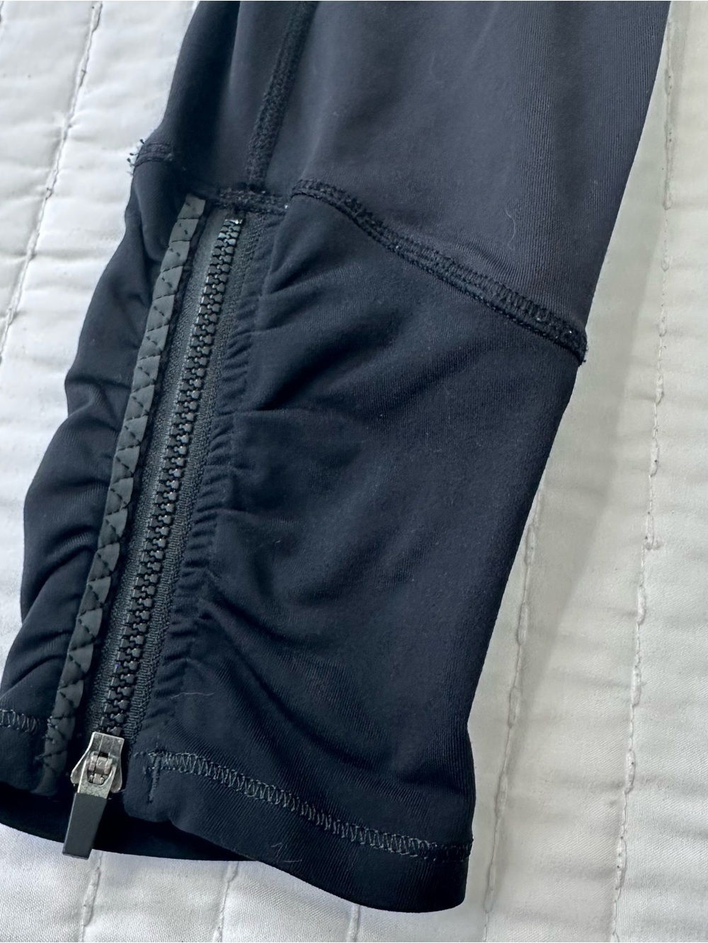 lululemon Runday Black Cropped High-Rise Capri Ruched Zipper Pocket Legging 4 - Picture 5 of 13